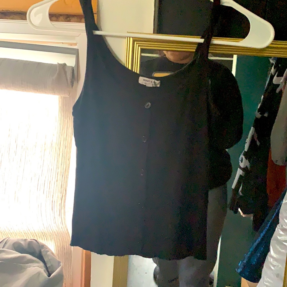 Black crop top tee